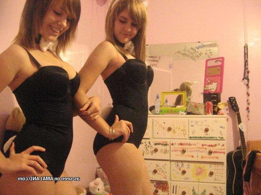 16P Picture set of playful amateur GFs getting naughty on camera