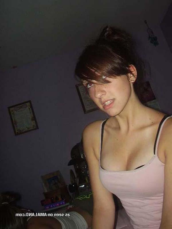 16P Picture set of playful amateur GFs getting naughty on camera