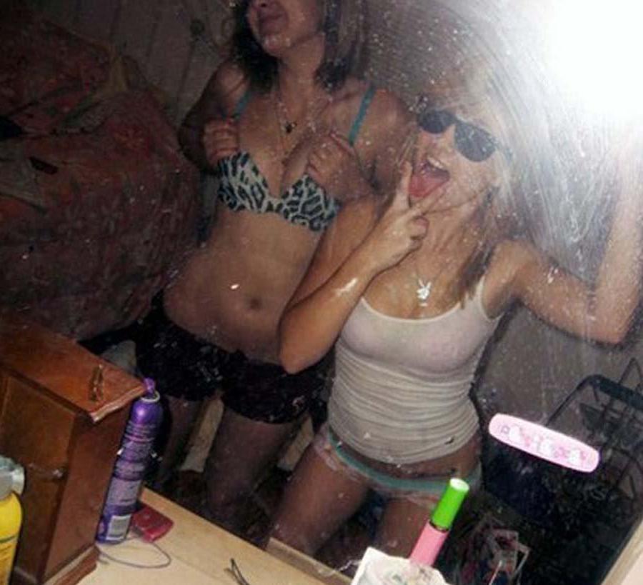 16P Picture set of playful amateur GFs getting naughty on camera