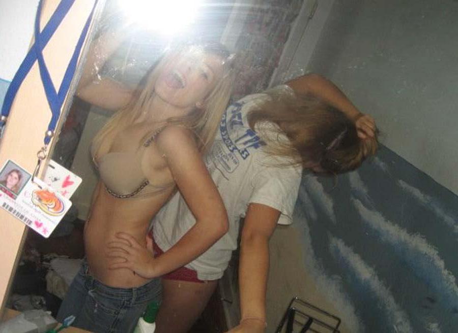 16P Picture set of playful amateur GFs getting naughty on camera