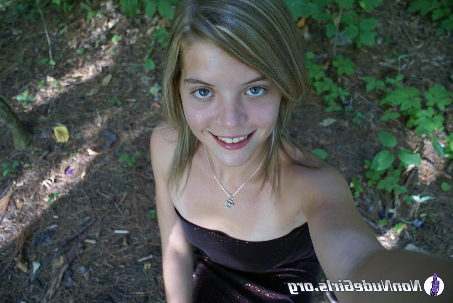 20P Pictures of hot teen showing their bodies