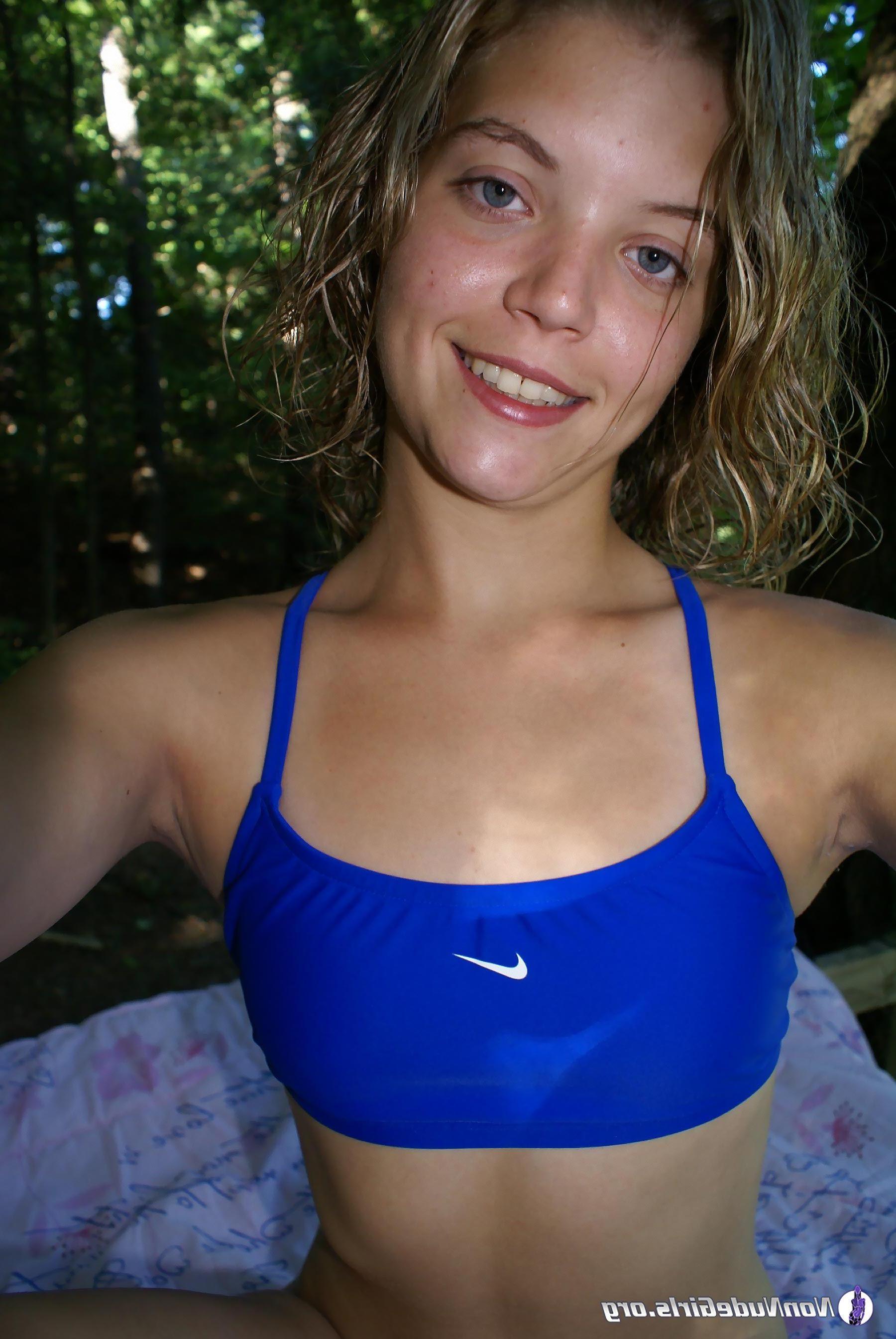 20P Pictures of hot teen showing their bodies