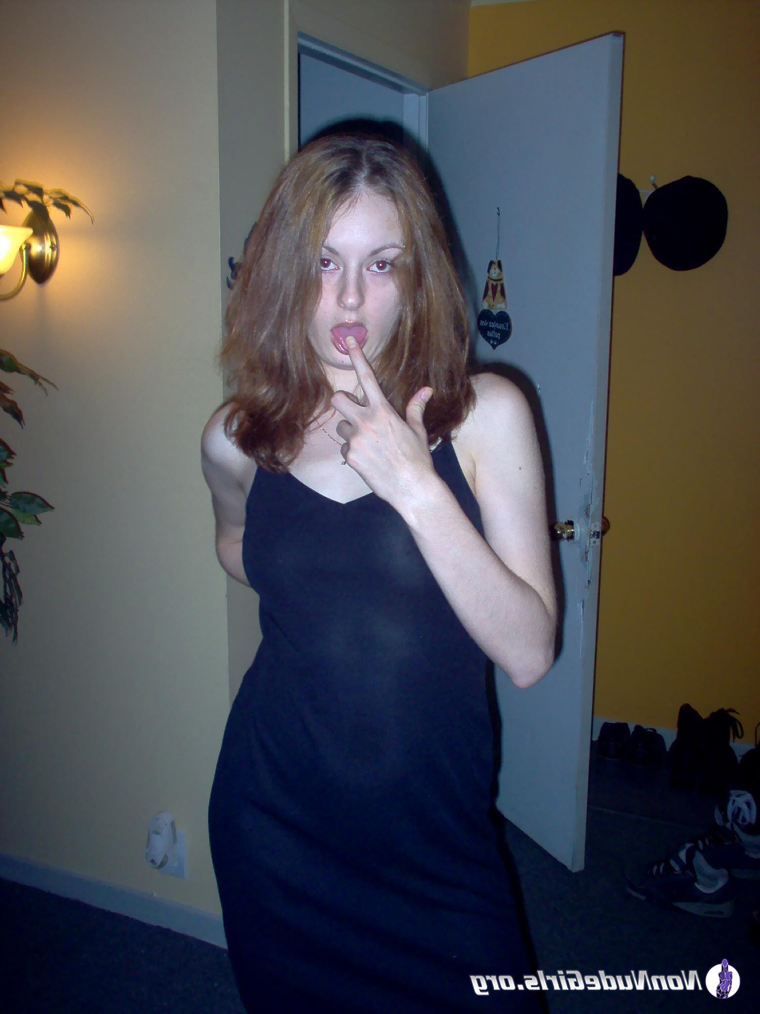 20P Pictures of hot teen showing their bodies