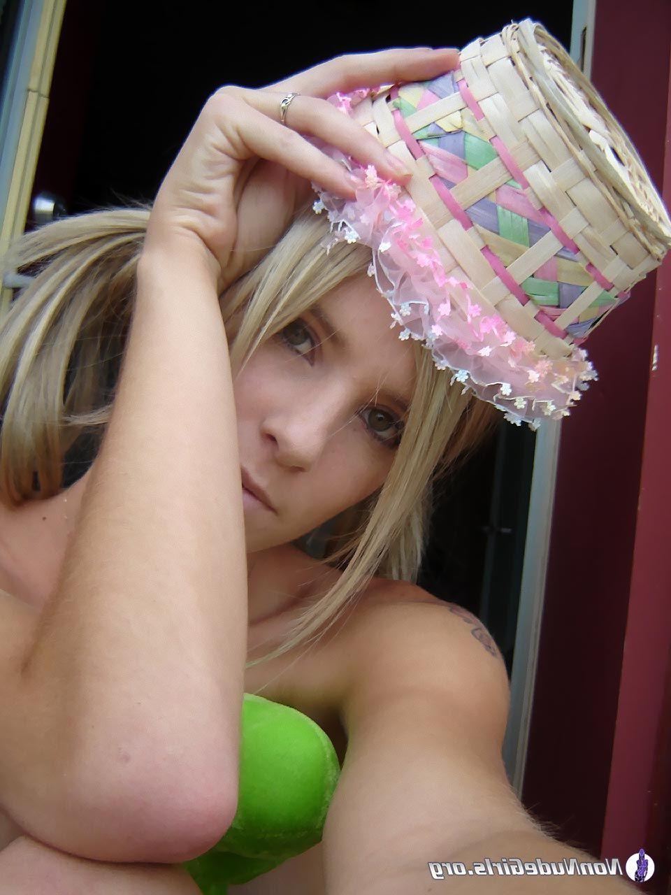 20P Pictures of hot teen showing their bodies