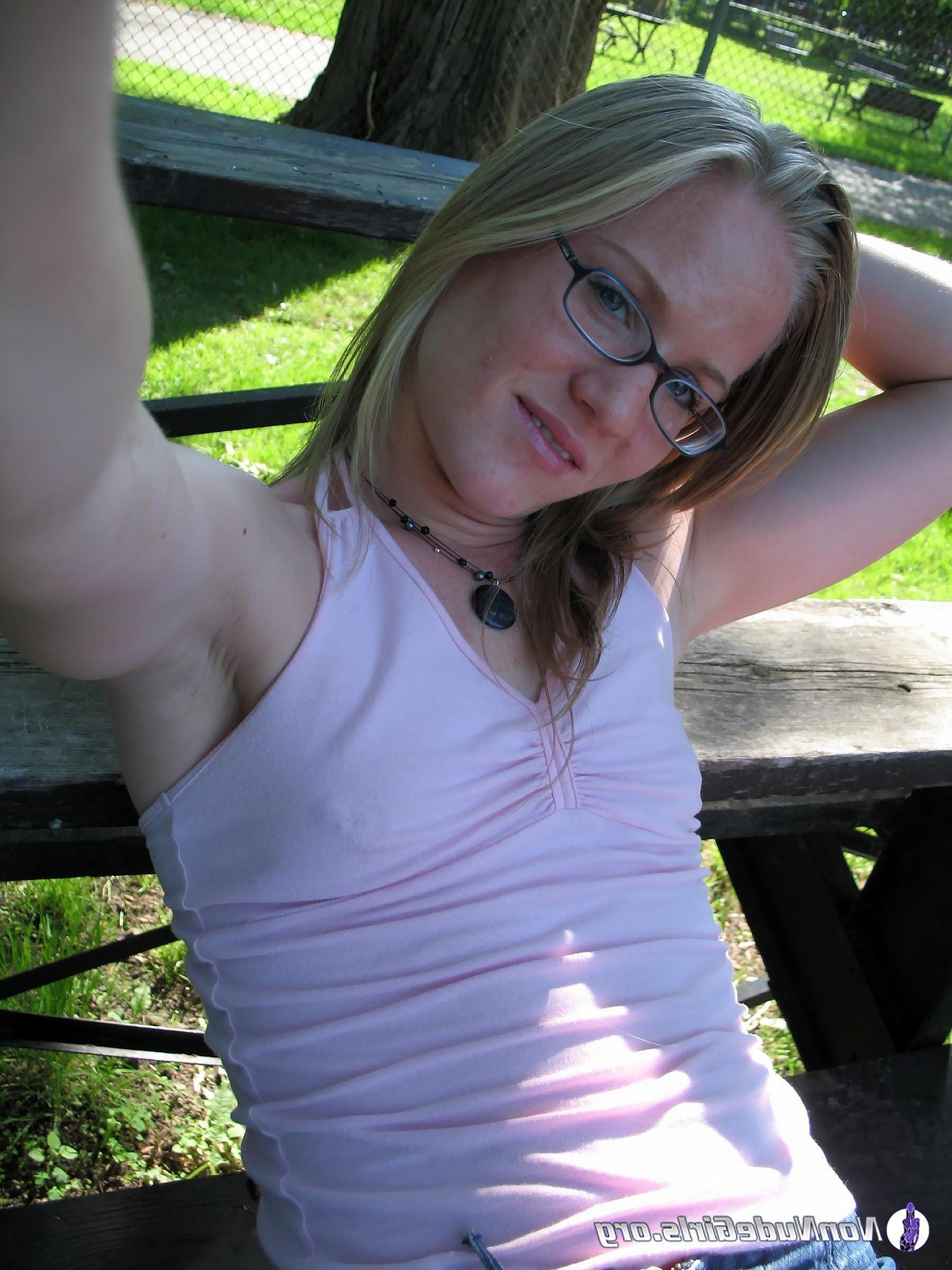 20P Pictures of hot teen showing their bodies