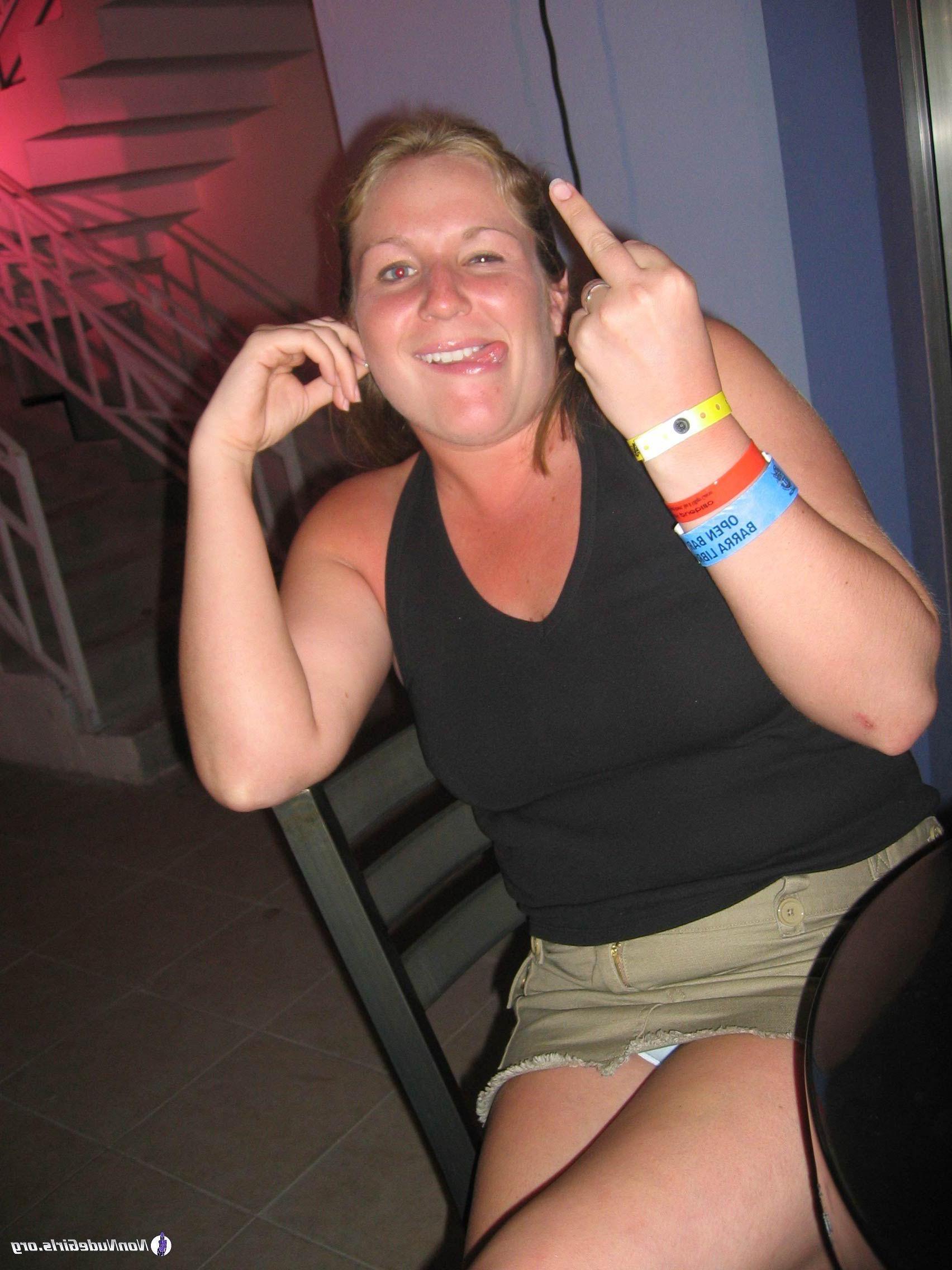 20P Pictures of naughty teen girls on spring break