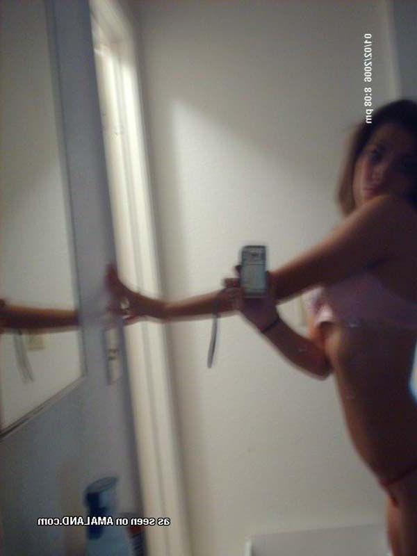 16P Pictures of a hot amateur teen girl taking pics of herself