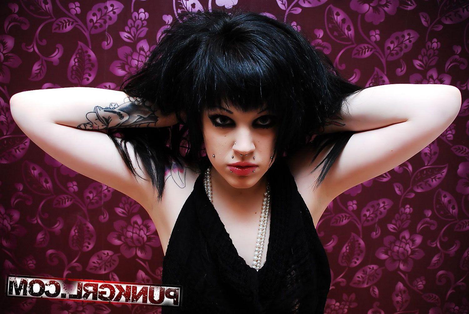20P Pictures of goth teen girl LA showing off her hot body