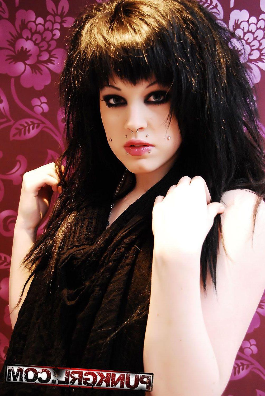 20P Pictures of goth teen girl LA showing off her hot body