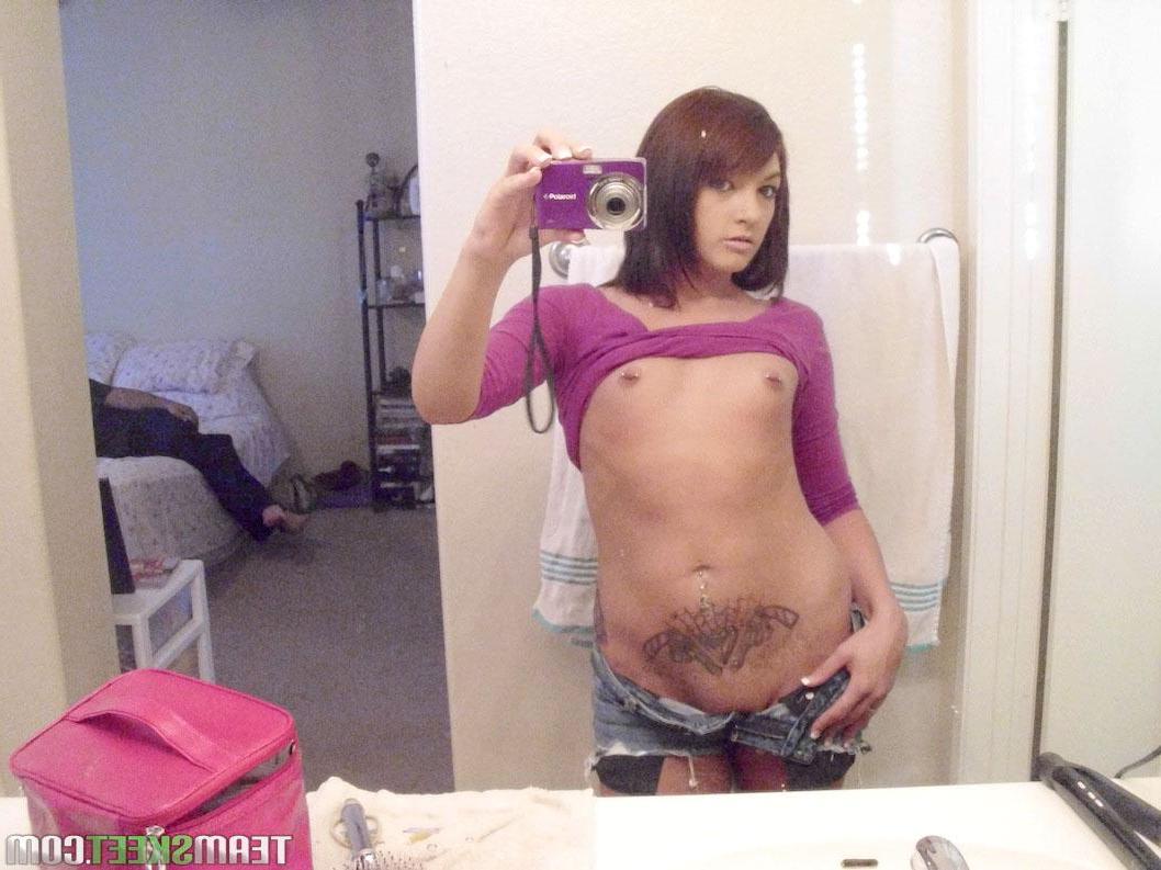 16P Hot amateur Alexis M gives porn a try