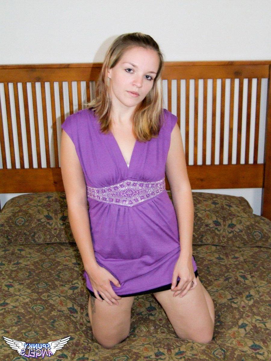 20P Pictures of a hot amateur teen teasing in bed