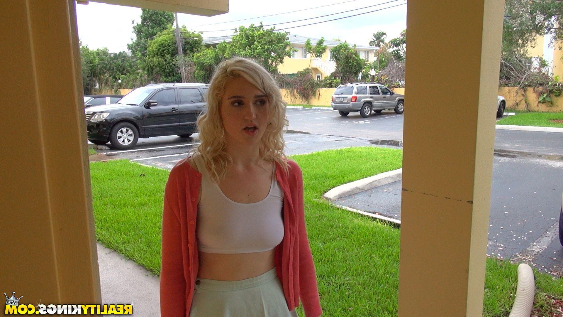 20P Amateur teen Aubrey Adore fucks a stranger