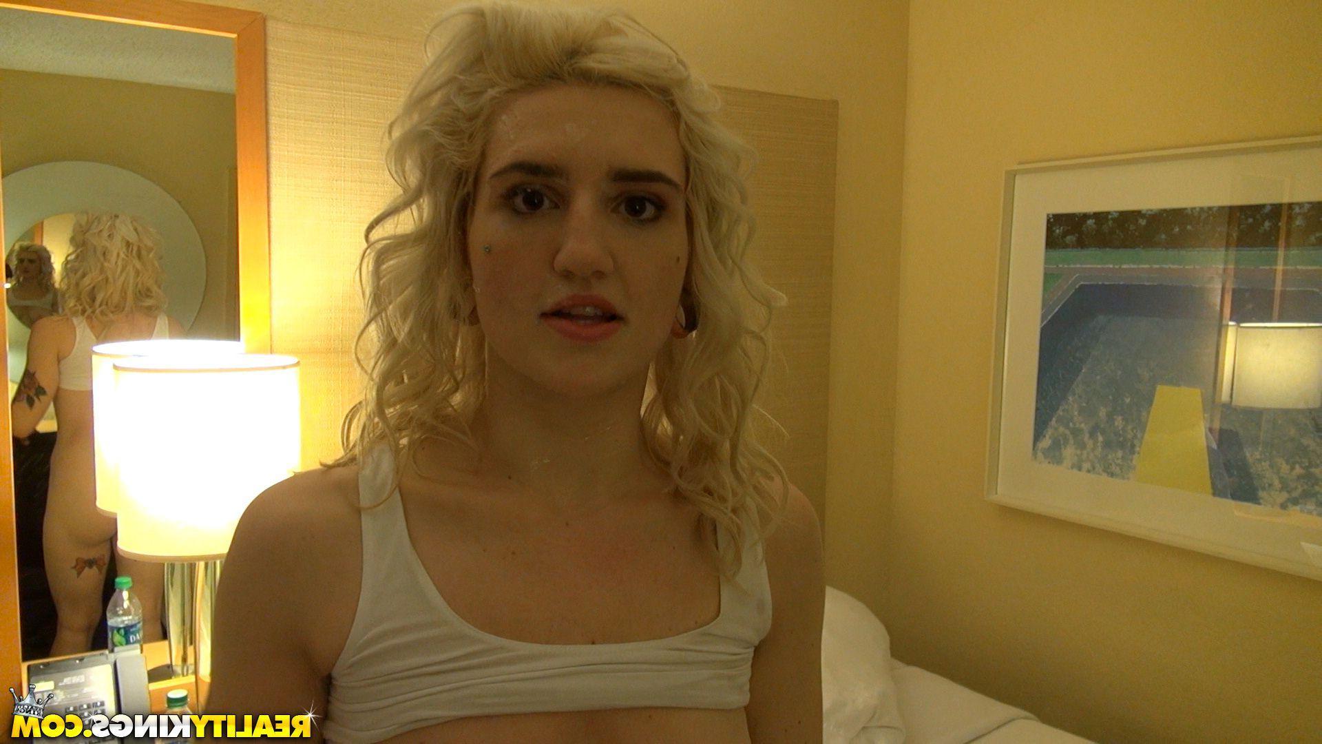 20P Amateur teen Aubrey Adore fucks a stranger