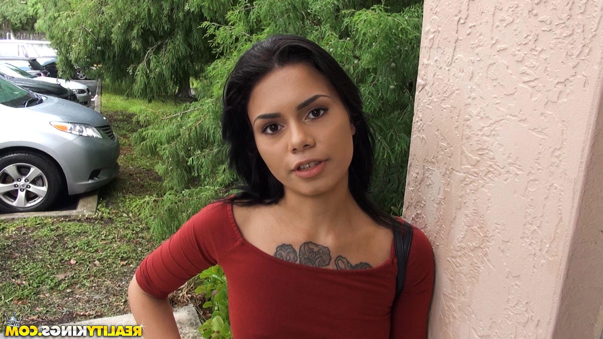 20P Amateur girl Genevieve Sinn fucks a stranger for cash