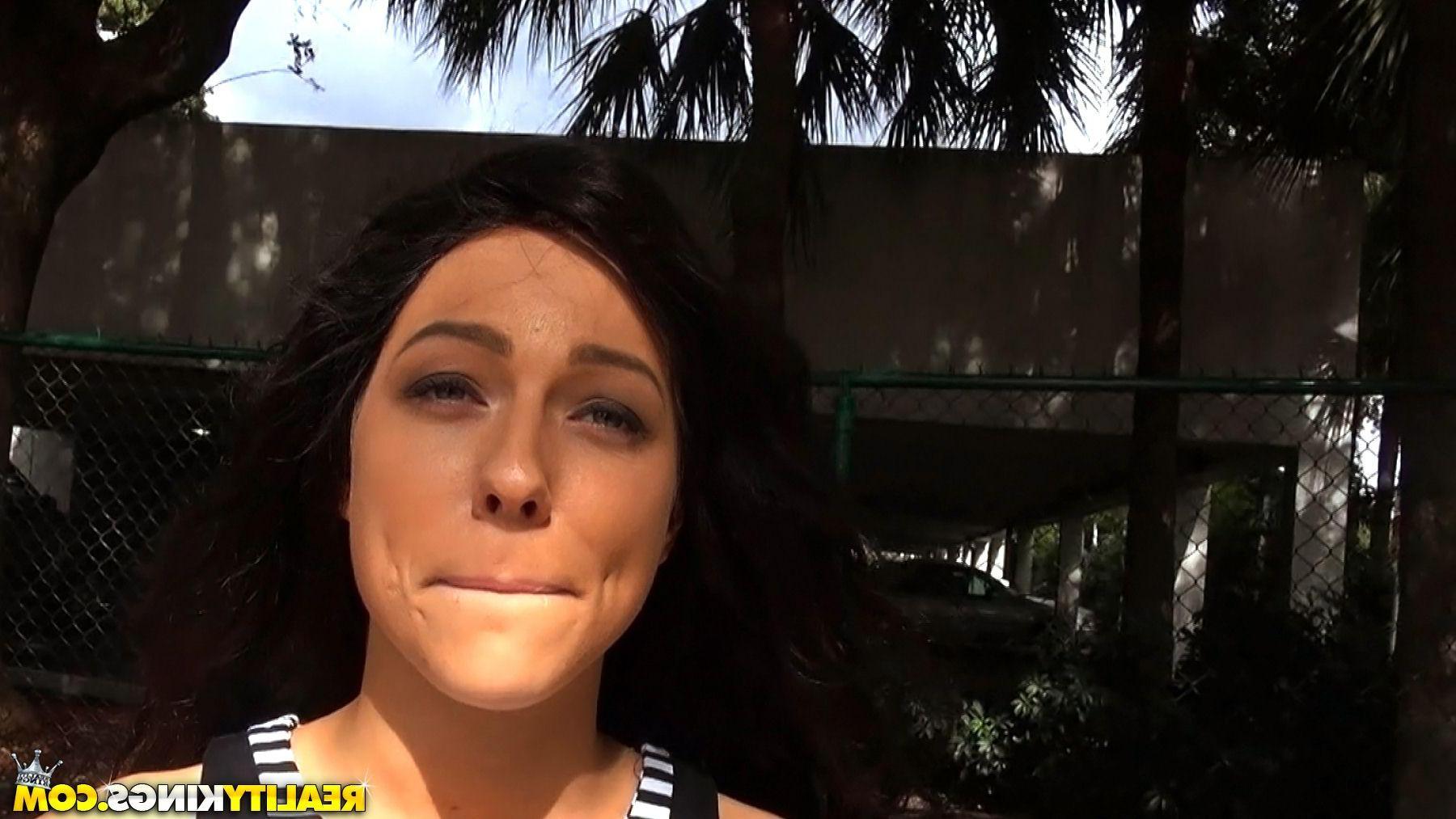 20P Amateur babe Harlow Harrison fucks a stranger for cash