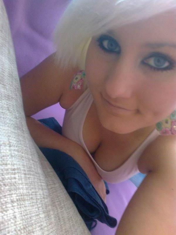 15P Hot teen girlfriends take naughty pics their sexy bodies