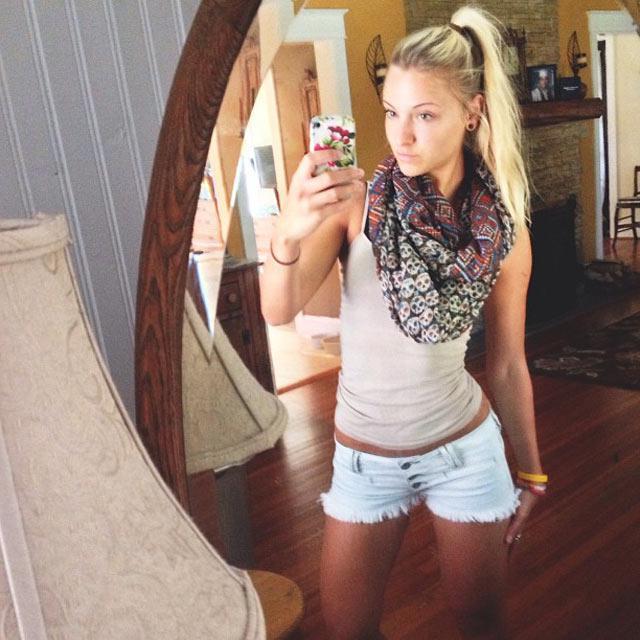15P Hot teen girlfriends take naughty pics their sexy bodies
