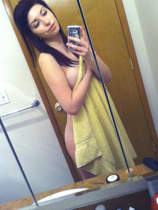 15P Stunning amateur teen coeds take pictures of their smokin hot bodies