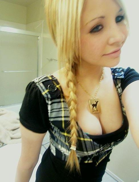 15P Pictures of hot amateur coeds taking pics of their sexy bodies