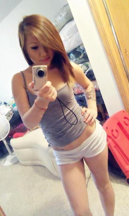 15P Pictures of hot amateur coeds taking pics of their sexy bodies