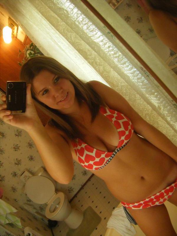 15P Pictures of hot teen coeds showing off on camera