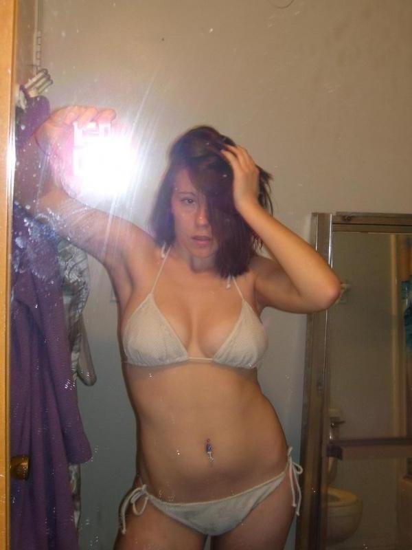15P Pictures of hot teen coeds showing off on camera