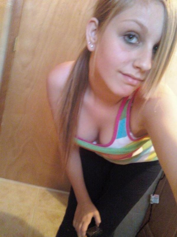 15P Pictures of hot teen coeds showing off on camera