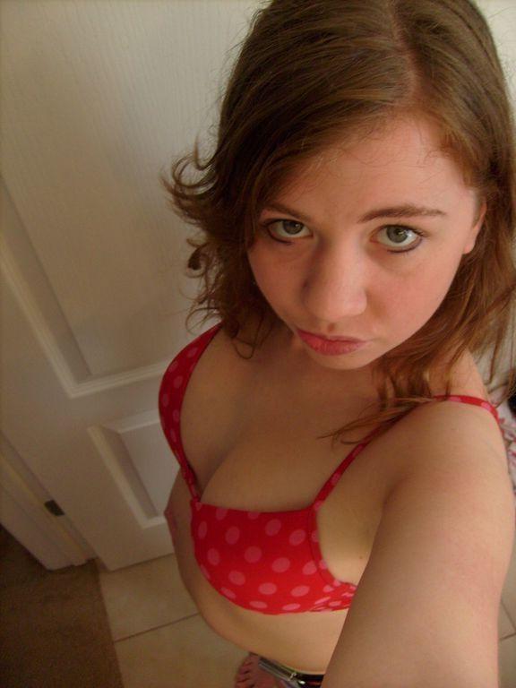 15P Pictures of random amateur teen girls taking pics of themselves