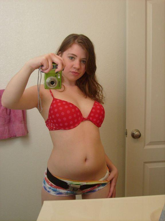 15P Pictures of random amateur teen girls taking pics of themselves