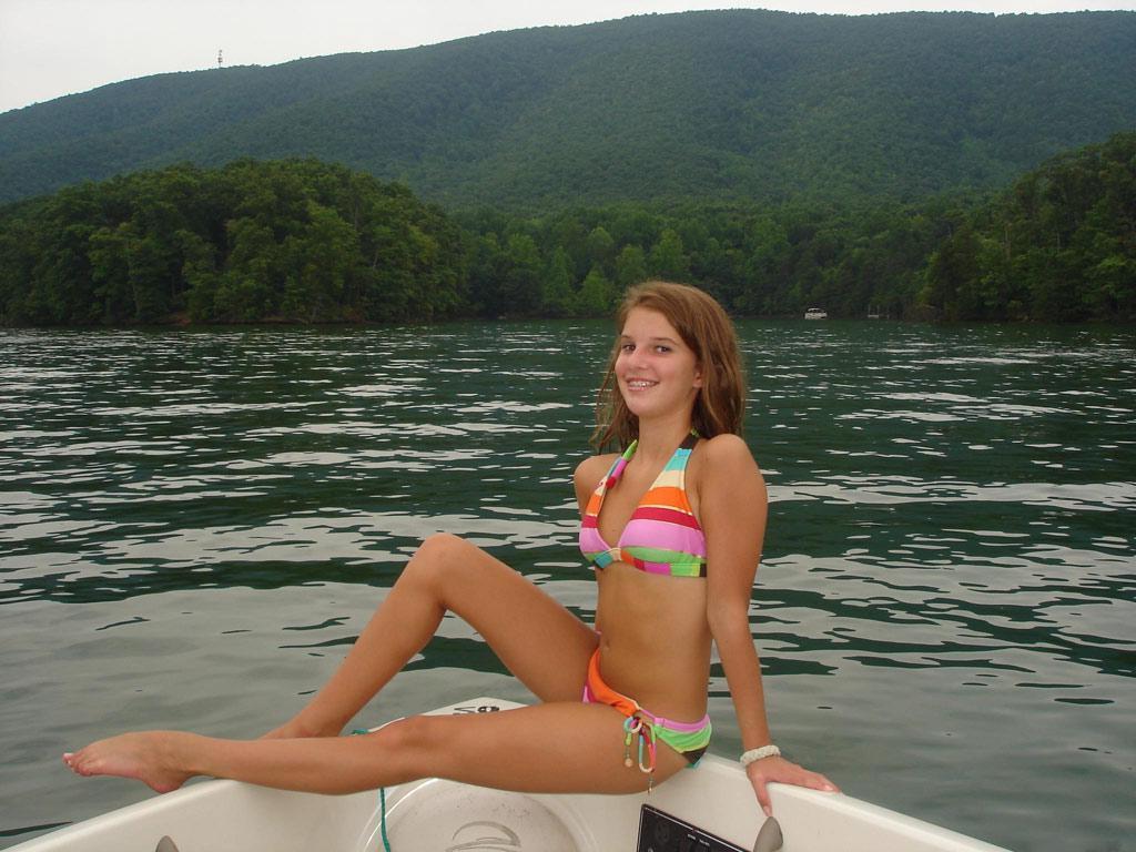 15P Pictures of hot amateur teen girlfriends taking pics of themselves