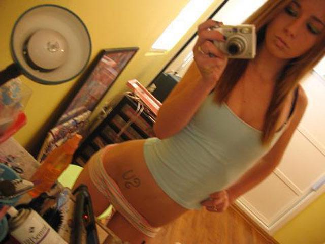 15P Pictures of hot amateur teen girlfriends taking selfpics of their bodies