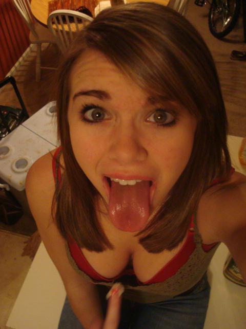 15P Pictures of hot amateur teen girlfriends getting slutty on cam