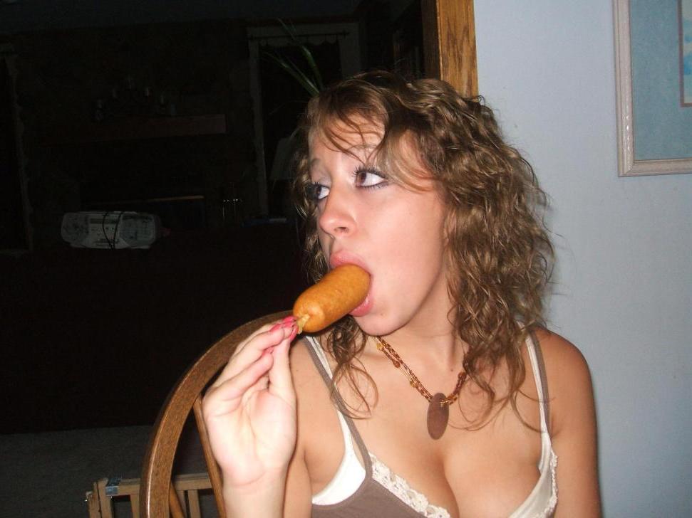 15P Pictures of hot amateur teen girlfriends getting slutty on cam