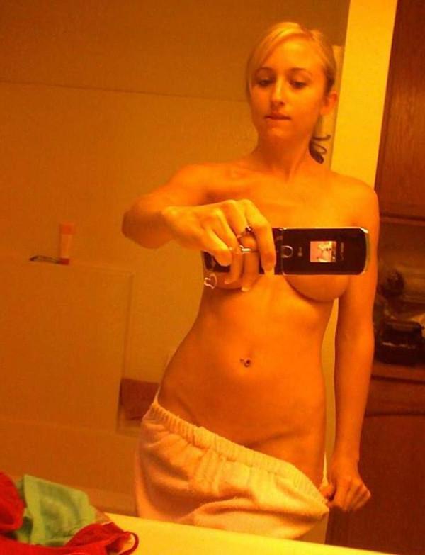 15P Pictures of hot amateur teen girlfriends getting naughty