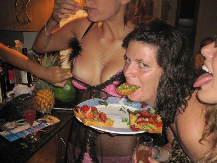 15P Pictures of hot amateur teen girlfriends getting naughty