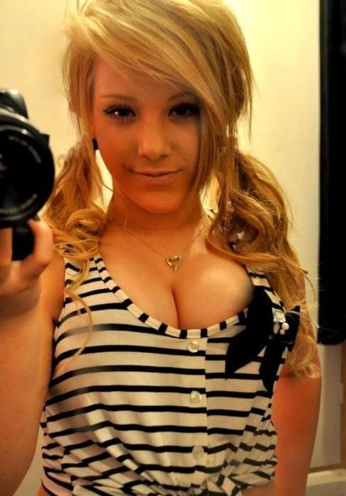 15P Pictures of hot teen girlfriends taking pics of themselves
