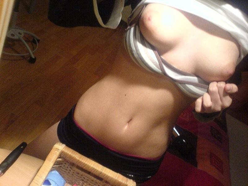 15P Pictures of hot teen girlfriends taking pics of themselves
