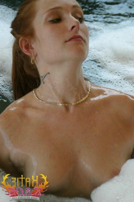20P Pictures of teen Katie Kaos fingering her pussy in a hot tub