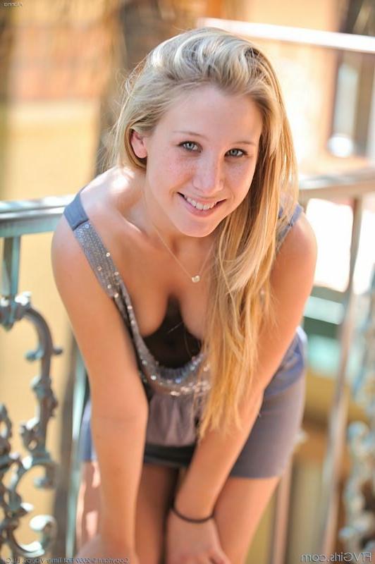 15P Fresh teen girl next door nude on private sidewalk