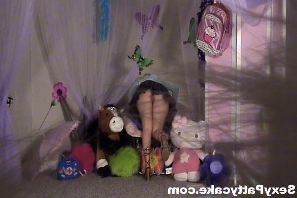 16P Big boob blonde teen babysitter on spycam masturbating