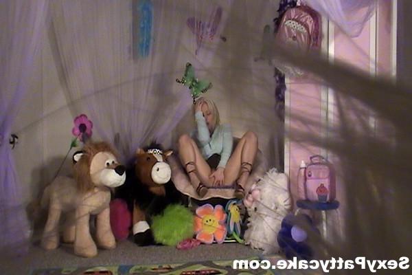 16P Big boob blonde teen babysitter on spycam masturbating