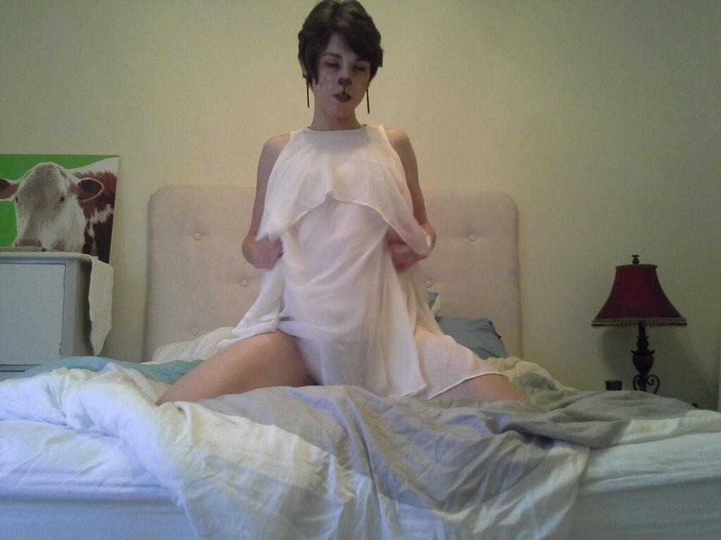 12P Amateur shemale Caiden Hall shows her long legs