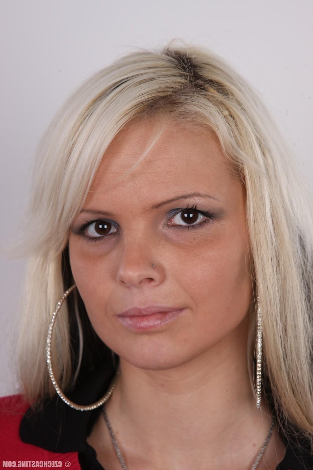 17P Gorgeous amateur teen poses for photo camera
