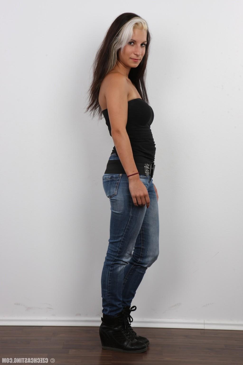 17P Hot amateur girl in casting pictures