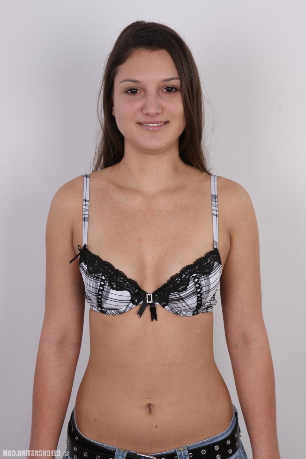 17P Cute amateur teen poses photo camera