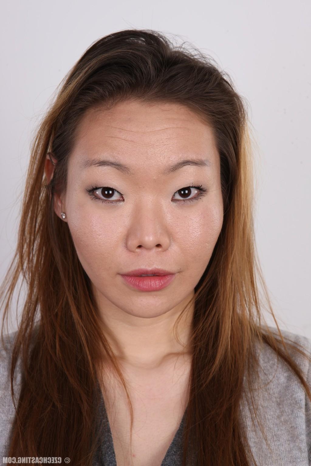 17P Asian babe in casting session
