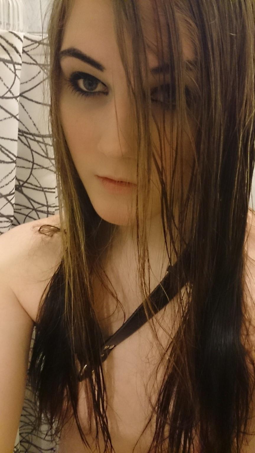 17P Amateur shemale selfies