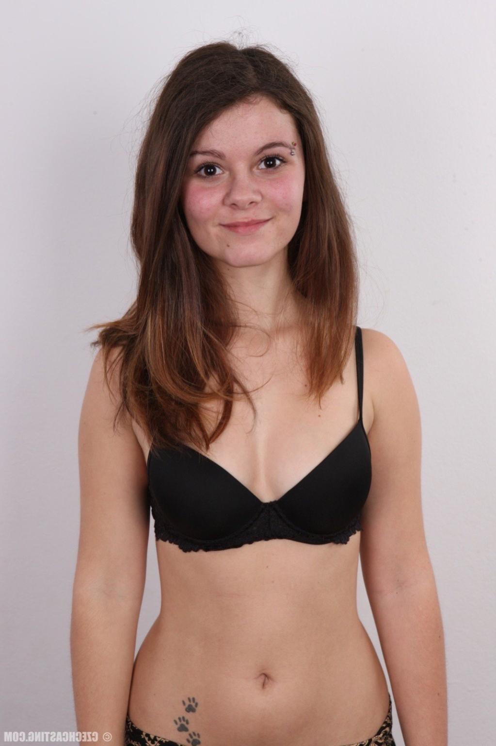 17P Natural amateur teen poses nude