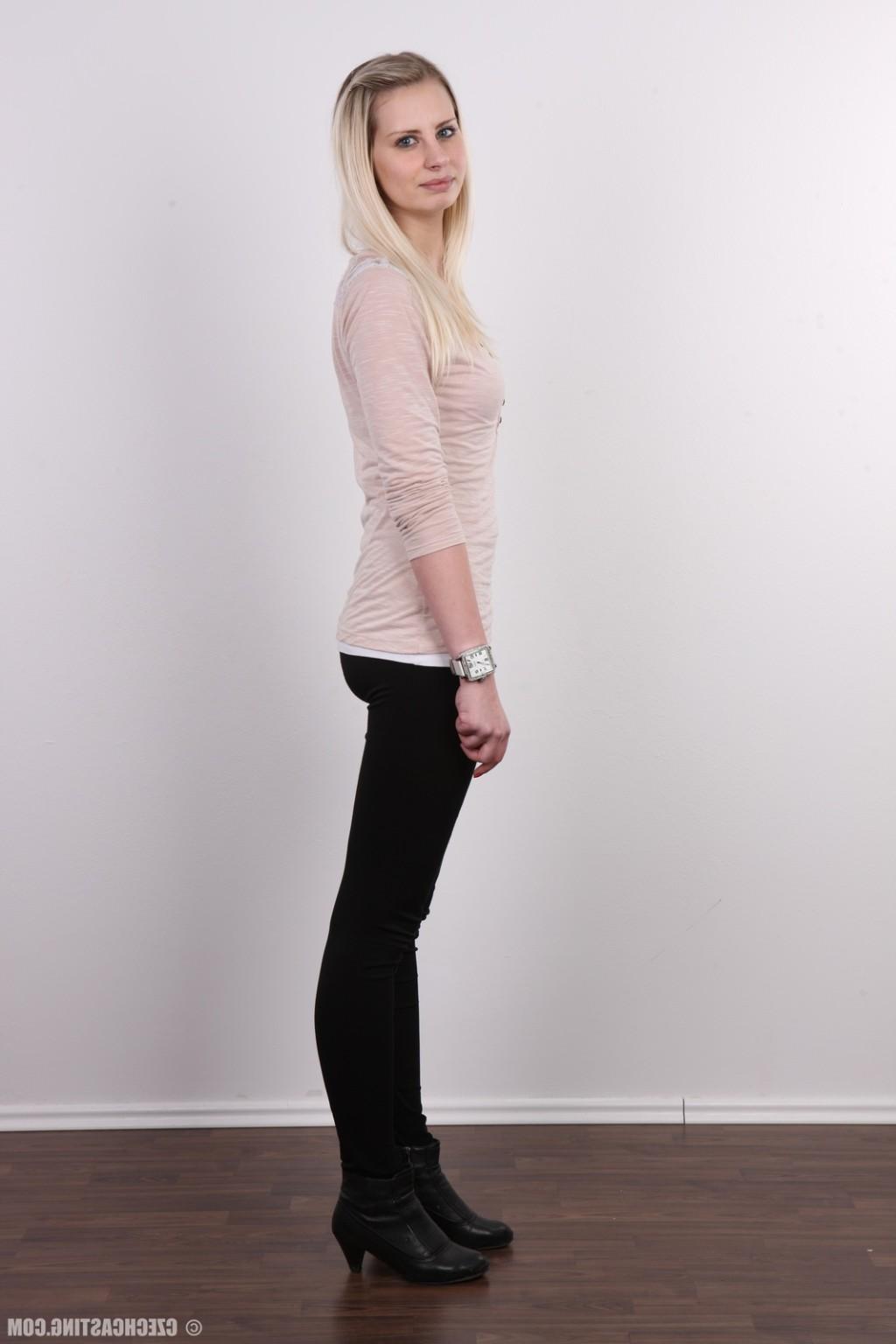 17P Lovely amateur girl poses