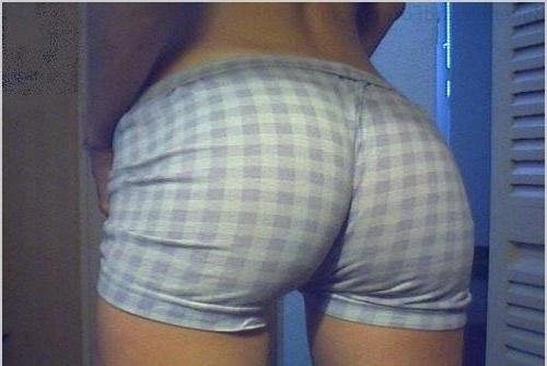 15P Amateur teen girlfriends showing their ass